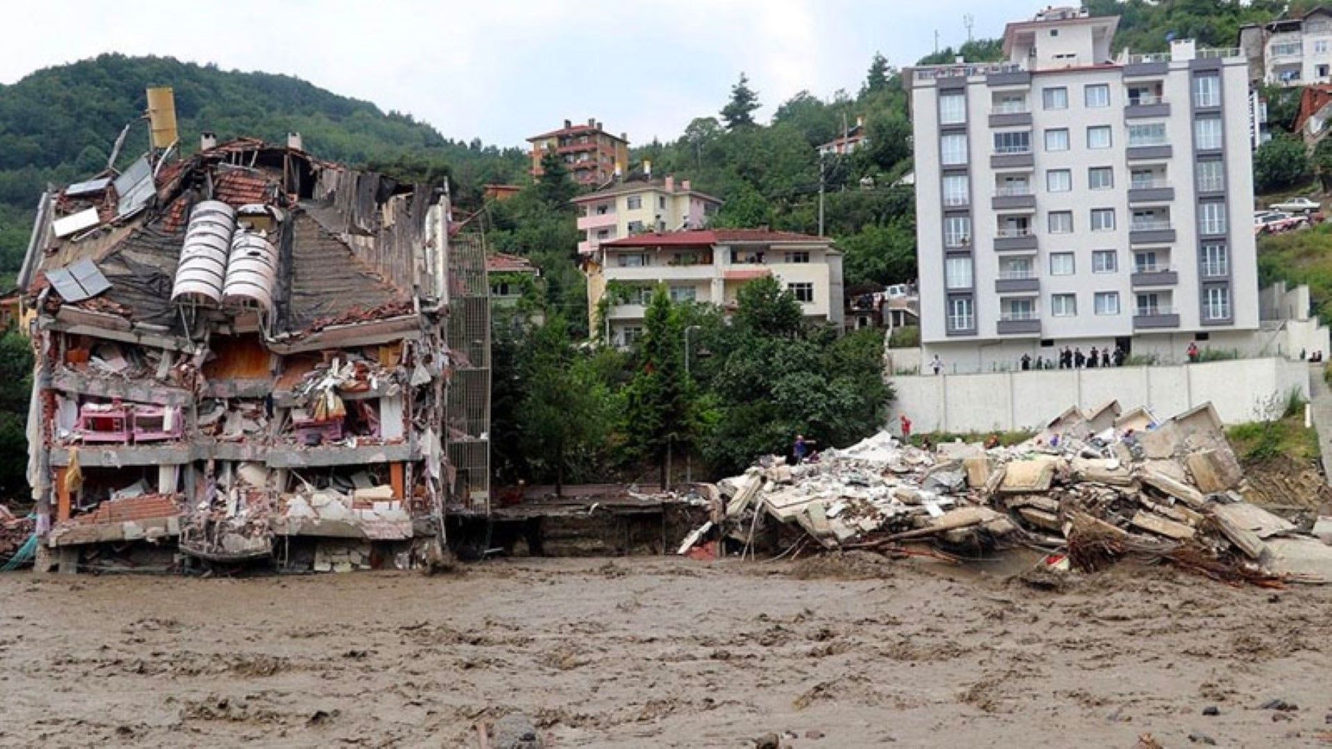Fethullah Gülen Hocaefendi’nin Batı Karadeniz'deki Sel Felaketi MünasebetiyleYayınladığı Taziye Mesajı